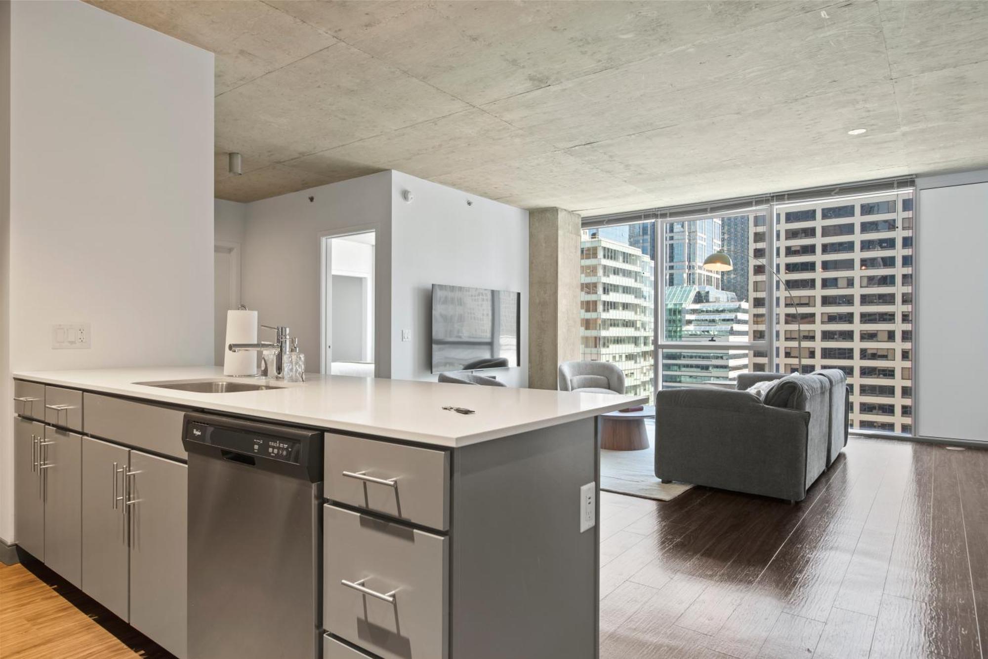 Linea Luxury Living With Indoor Pool And Rooftop Views In The Loop Apartment