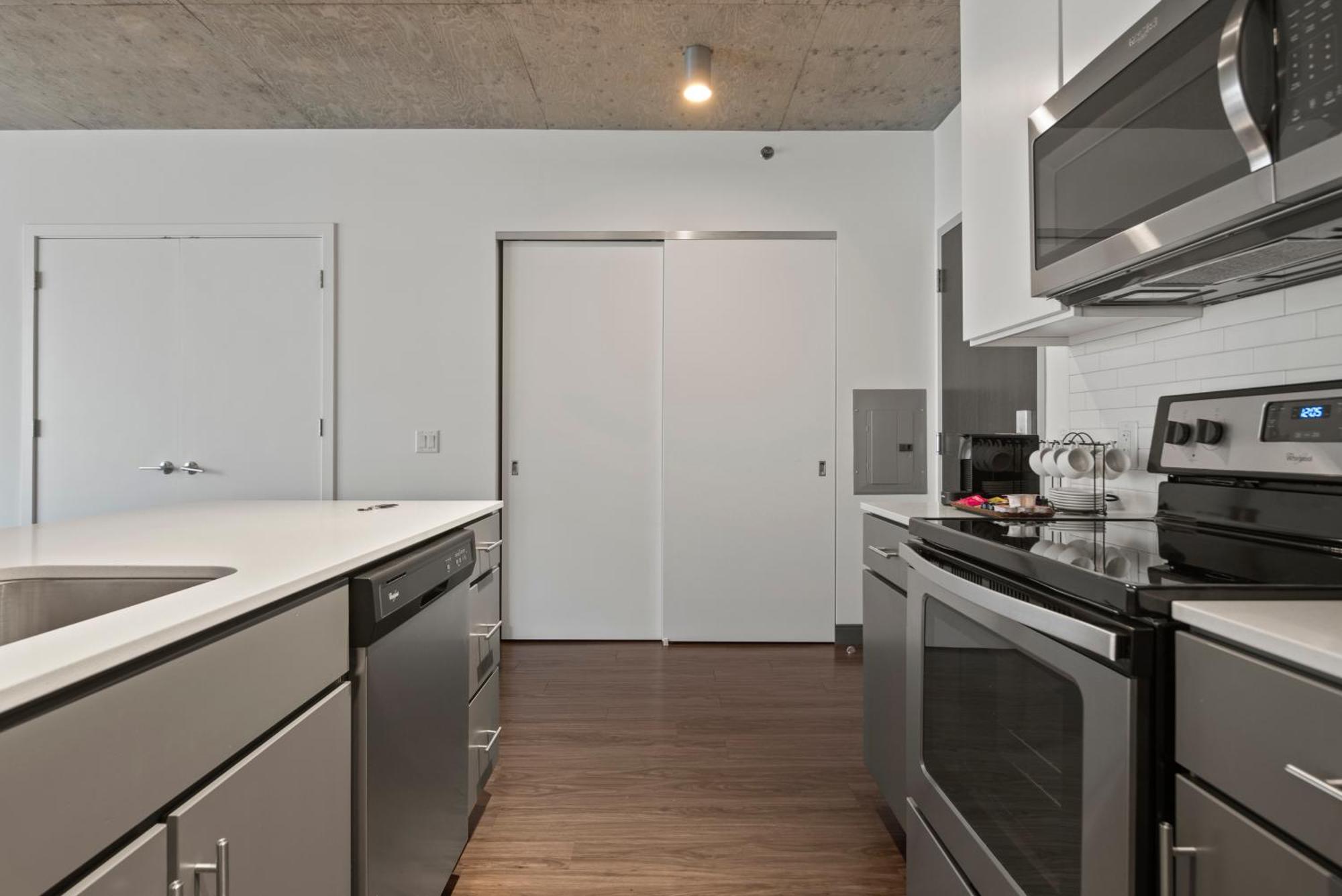Linea Luxury Living With Indoor Pool And Rooftop Views In The Loop Chicago