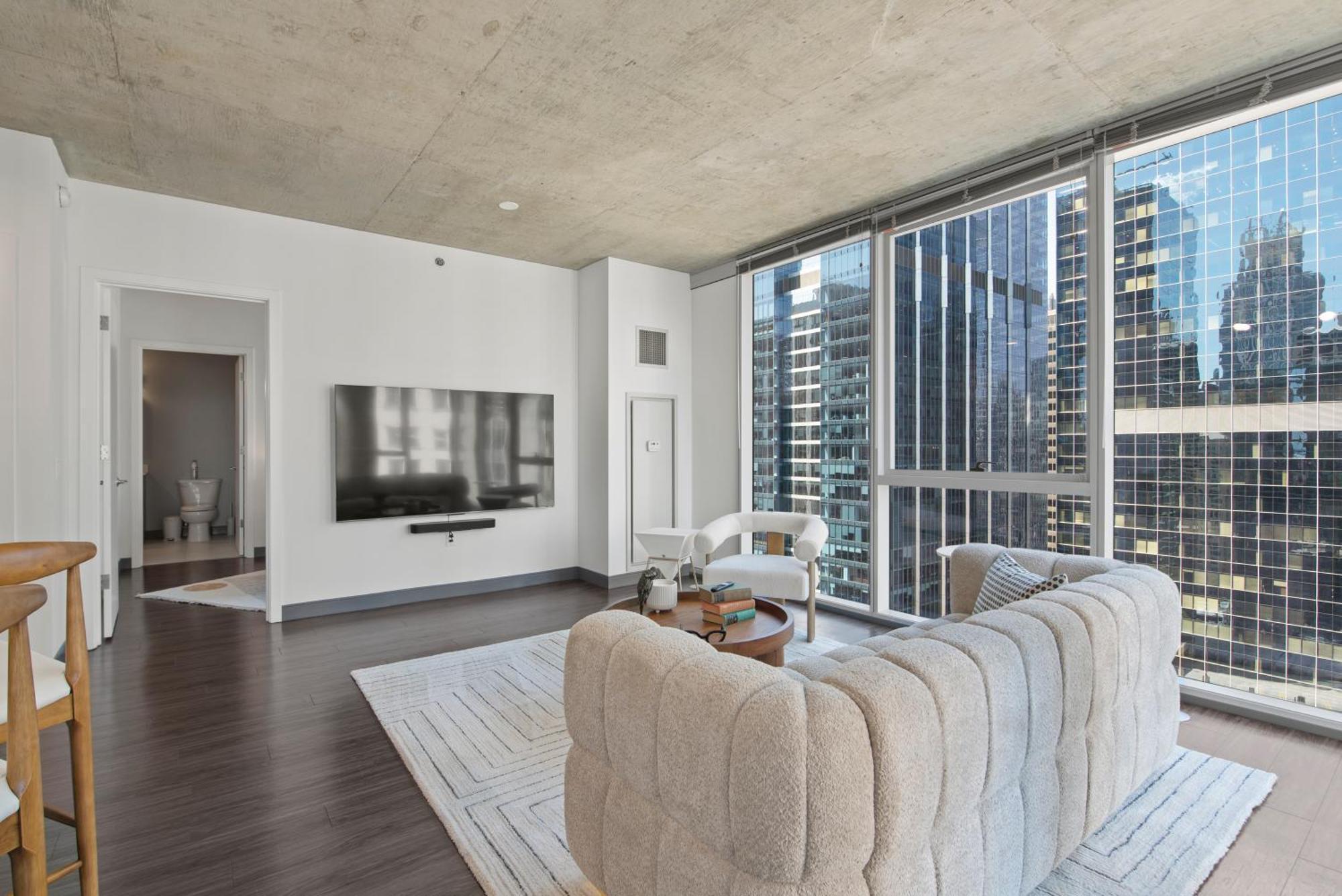 Linea Luxury Living With Indoor Pool And Rooftop Views In The Loop Apartment