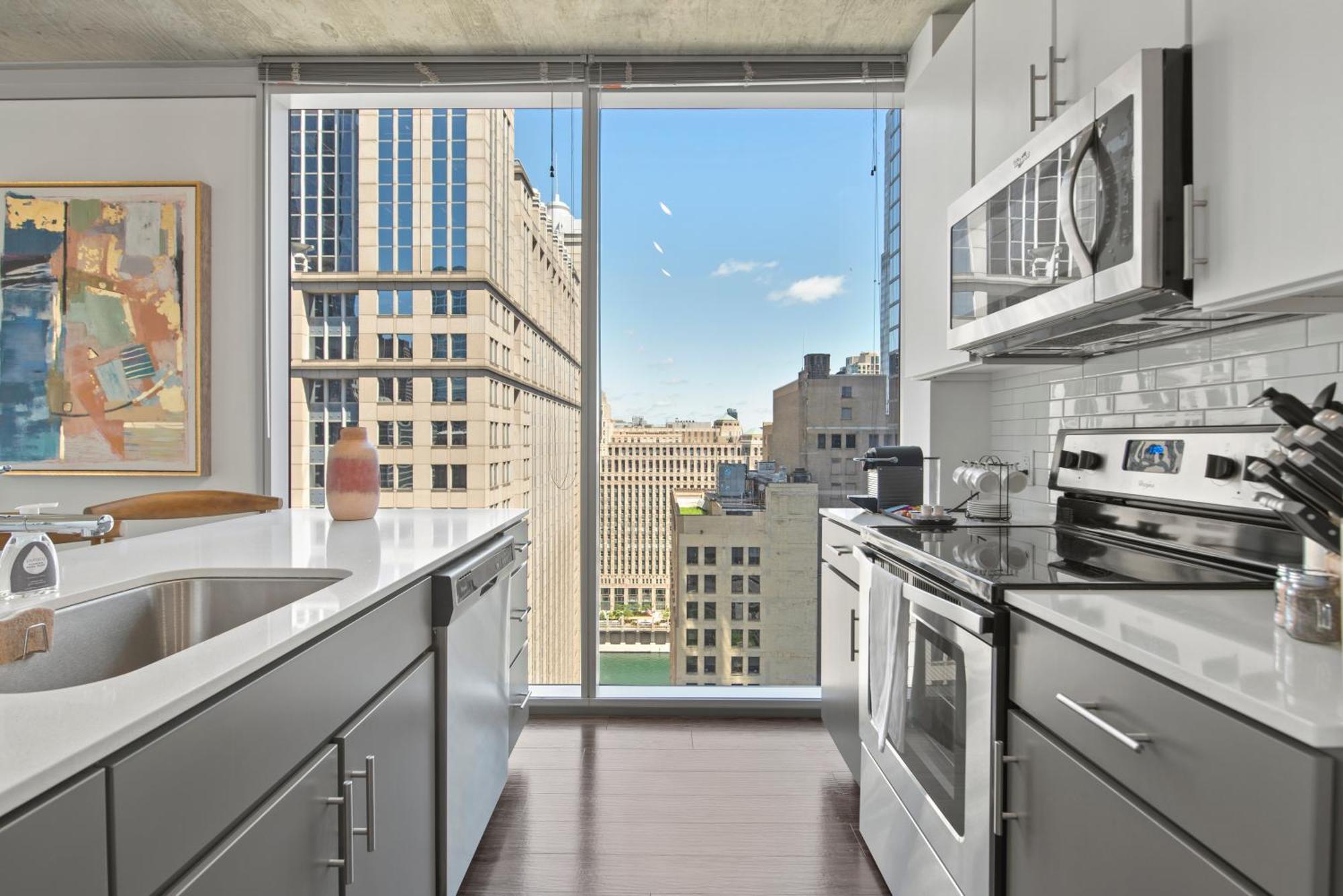 Linea Luxury Living With Indoor Pool And Rooftop Views In The Loop Apartment