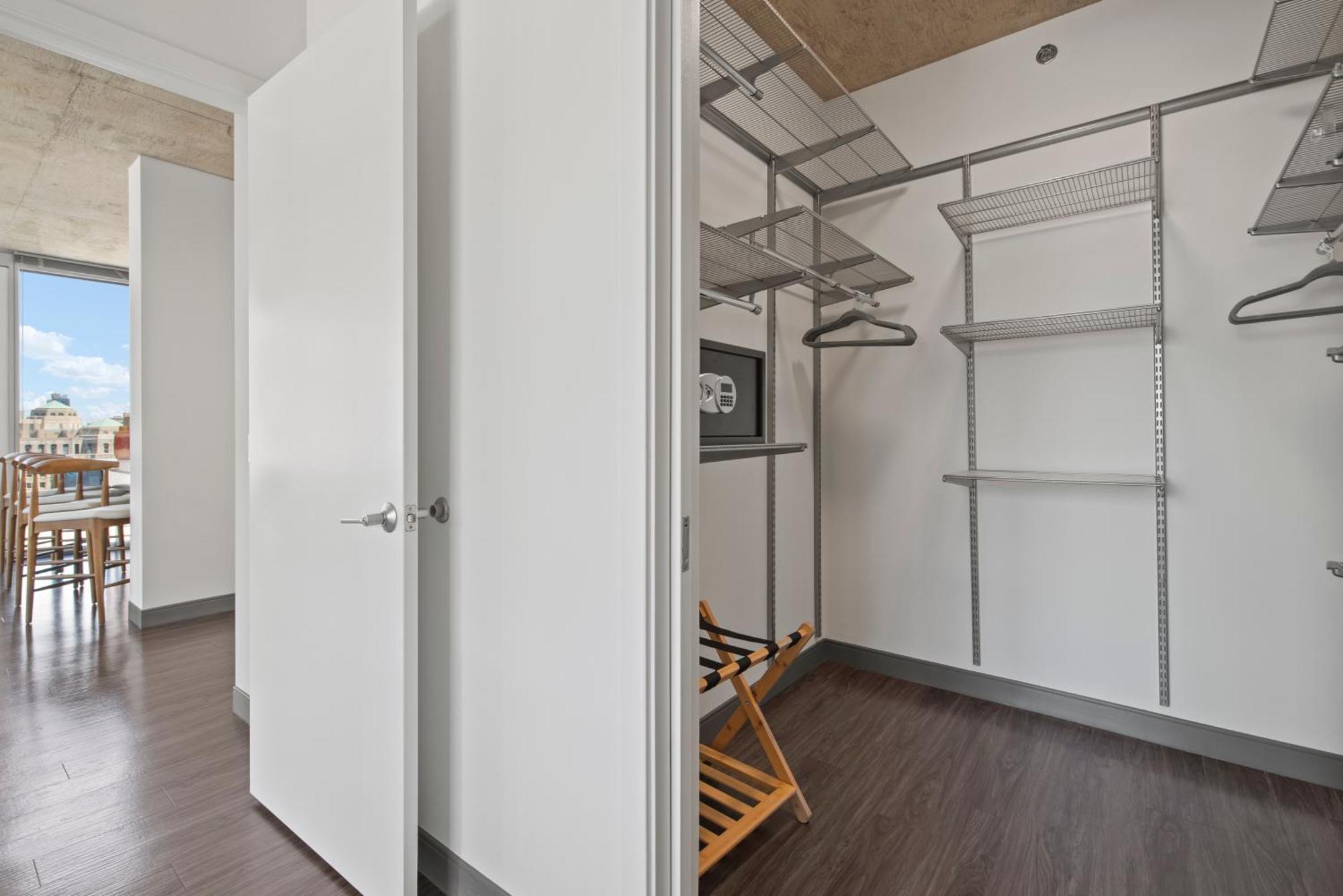 Apartment Linea Luxury Living With Indoor Pool And Rooftop Views In The Loop
