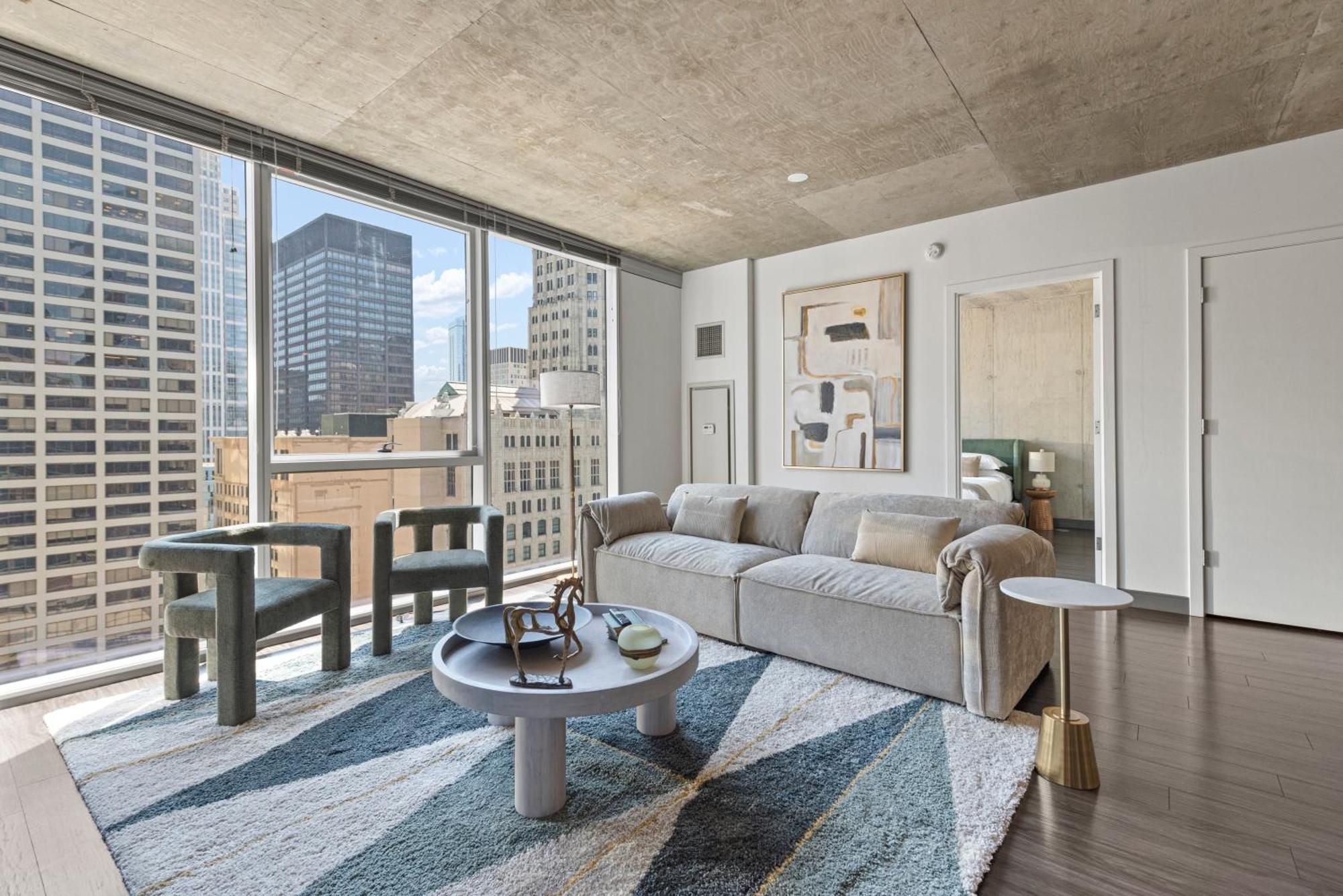 Linea Luxury Living With Indoor Pool And Rooftop Views In The Loop Apartment *