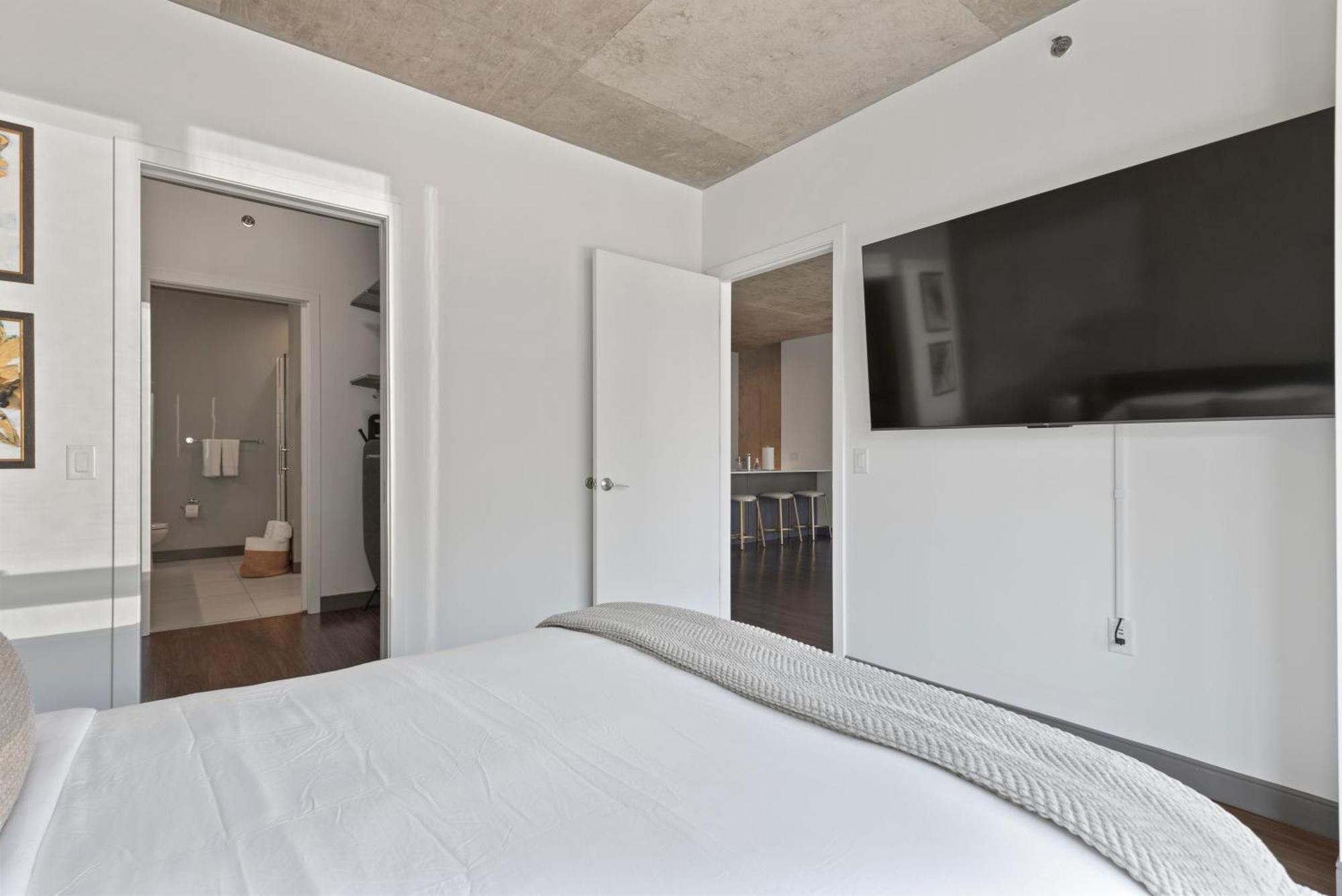 Apartment Linea Luxury Living With Indoor Pool And Rooftop Views In The Loop Chicago