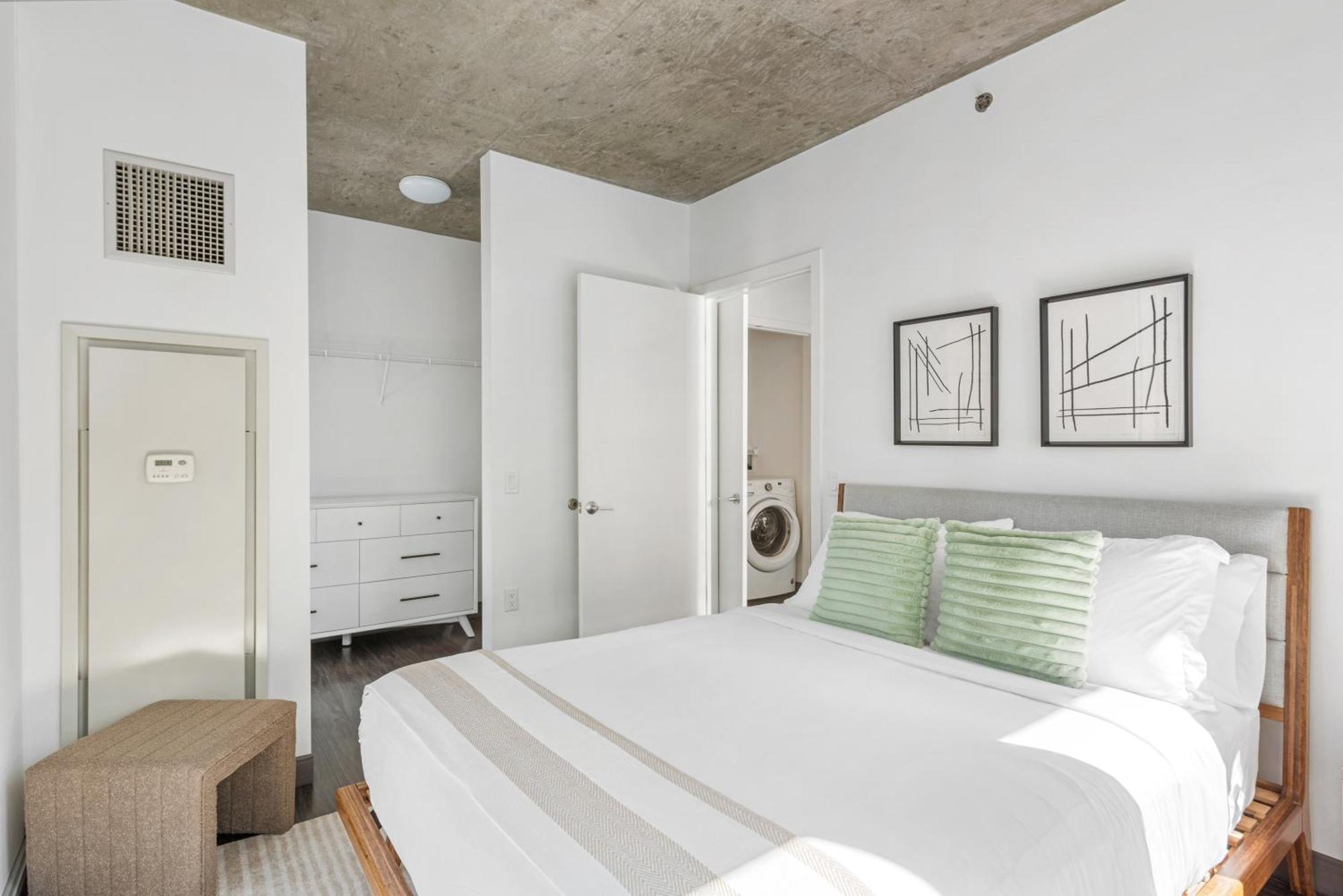 Linea Luxury Living With Indoor Pool And Rooftop Views In The Loop Apartamento